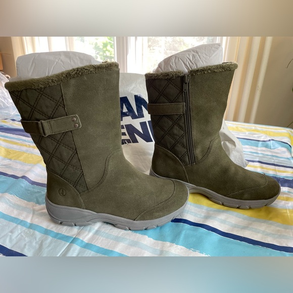 Winter Boots - Picture 1 of 9